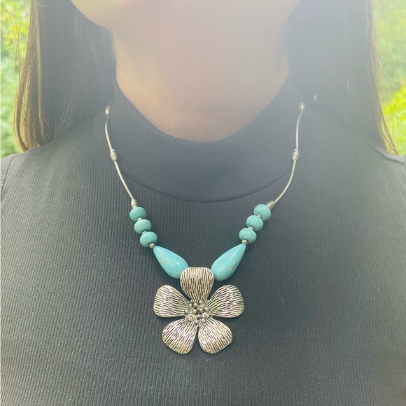 The Turquoise Beaded Necklace - Picture 1 of 2
